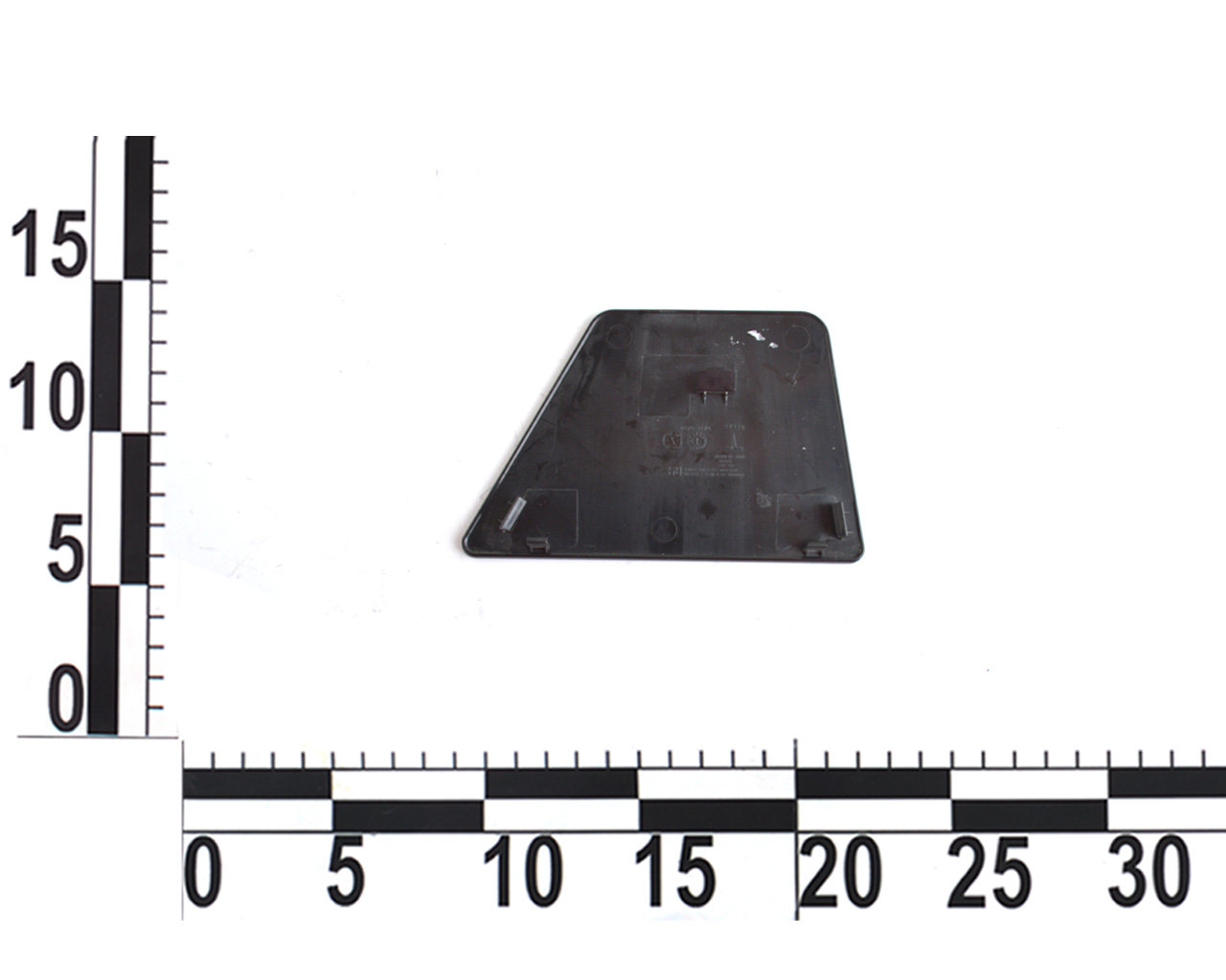 Накладка нижняя стойки правая наружная TESLA MODEL 3