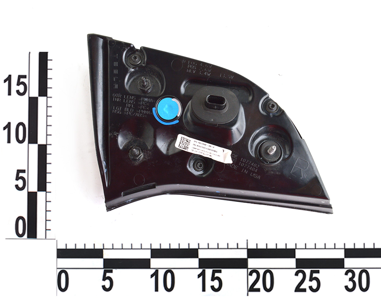 Фонарь задний правый внутренний в крышку багажника TESLA MODEL 3