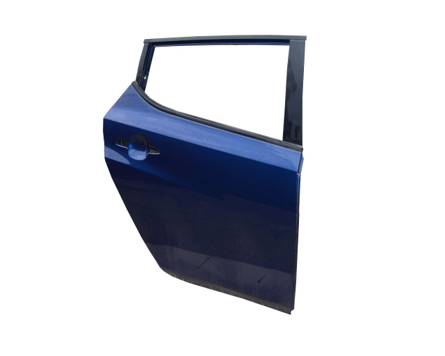Дверь задняя правая (синяя) Nissan Leaf 2018 Дверь задняя правая (синяя) Nissan Leaf 2018