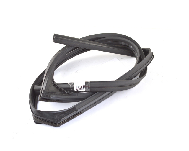 Уплотнитель стекла двери перед прав Nissan Leaf 2018