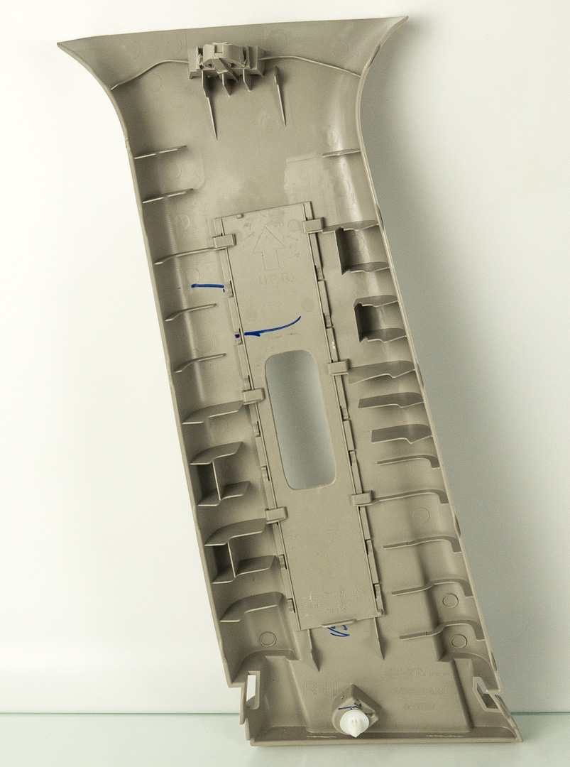 Накладка центральной стойки верхняя правая бежевая NISSAN LEAF 2013-2018 76913-3NF0A