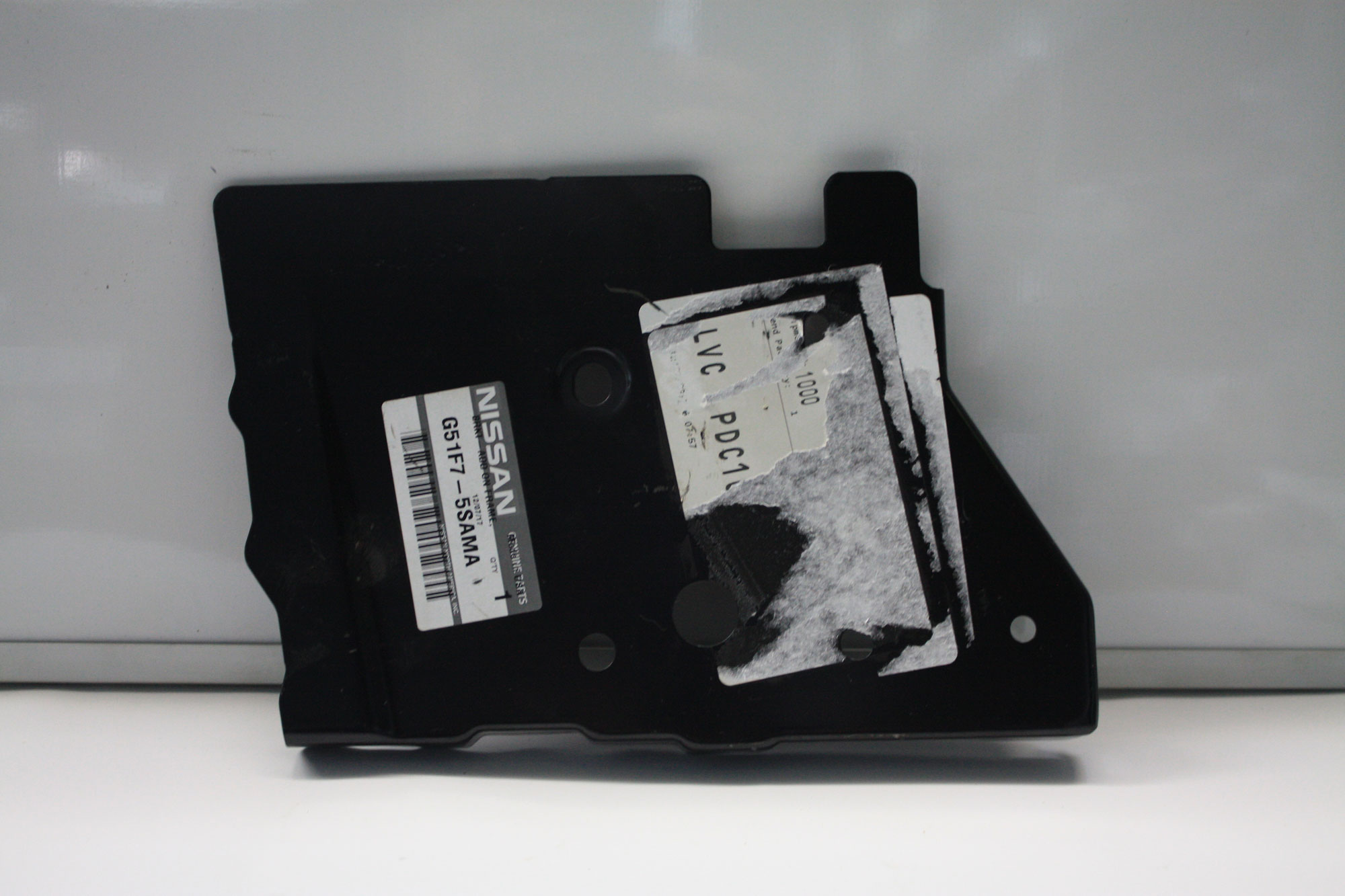 Втoрая часть кронштейна лонжерона слева NISSAN LEAF 2018