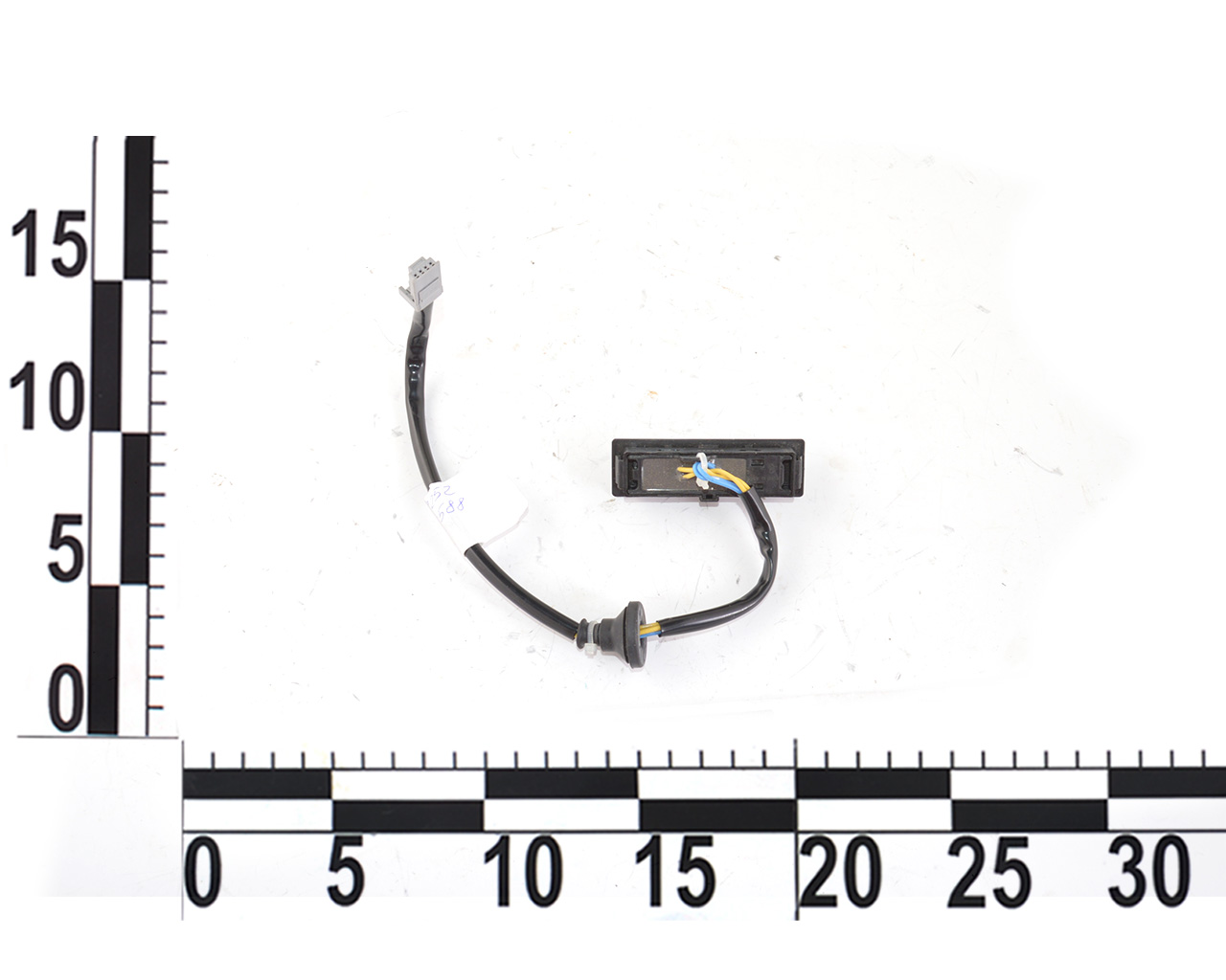 Кнопка открытия двери багажника Nissan Leaf 2018