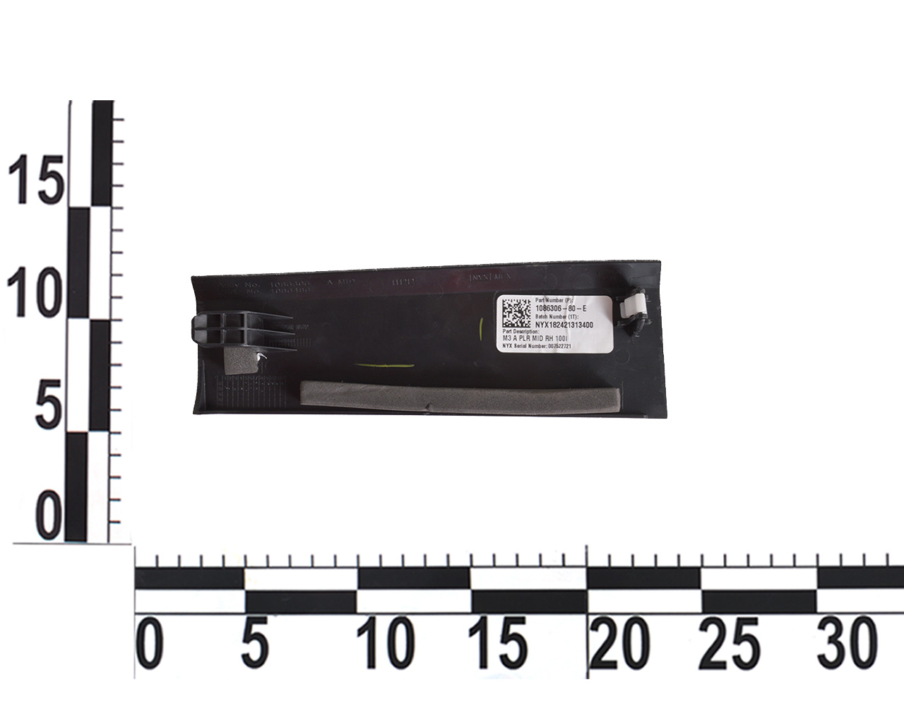 Накладка проема передней двери средняя правая TESLA MODEL 3