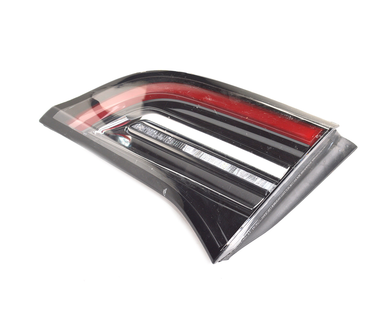 Фонарь задний правый внутренний в крышку багажника (оранжевый поворотник, переделан) TESLA MODEL 3