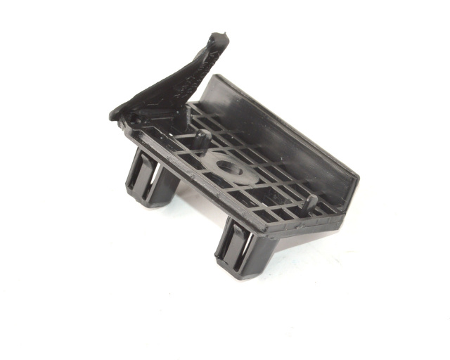 Кронштейн крыла маленький левый TESLA MODEL 3 Кронштейн крыла маленький левый TESLA MODEL 3