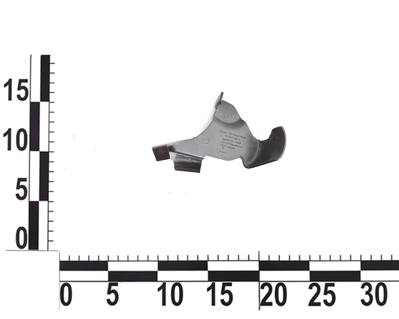 Заглушка петли капота правая TESLA MODEL 3