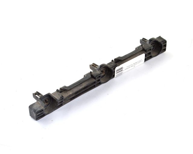 Кронштейн накладки порога передняя левая TESLA MODEL S, SR