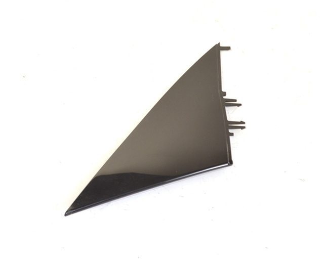 Заглушка зеркала правого (треугольник) TESLA MODEL 3