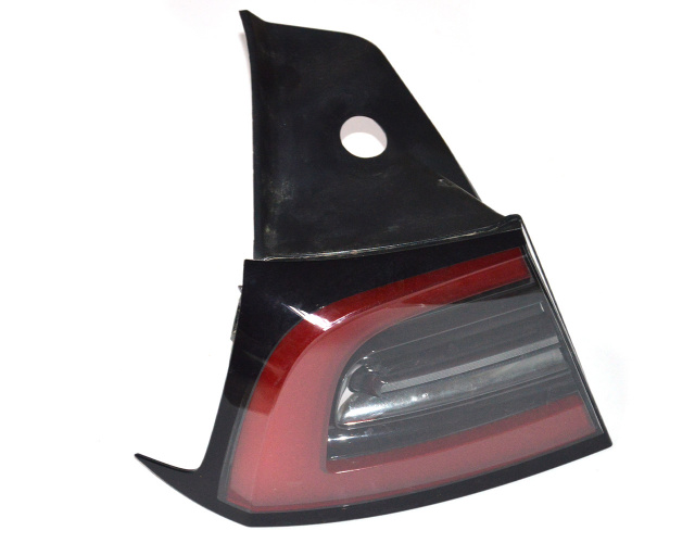 Фонарь задний левый TESLA MODEL Y 1502086-00-D 1502086-99-D