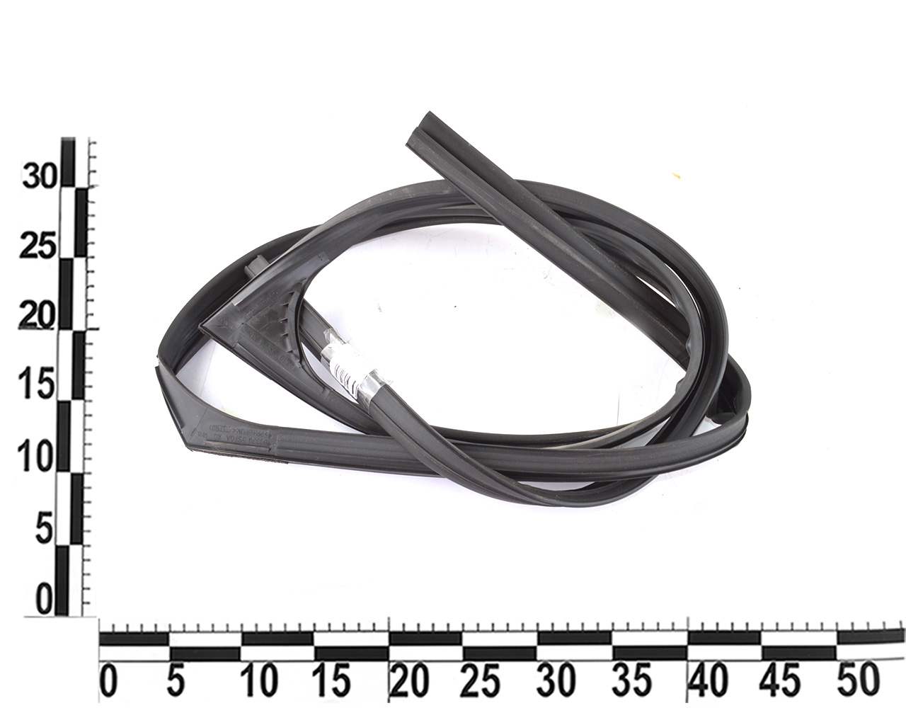 Уплотнитель стекла двери перед прав Nissan Leaf 2018