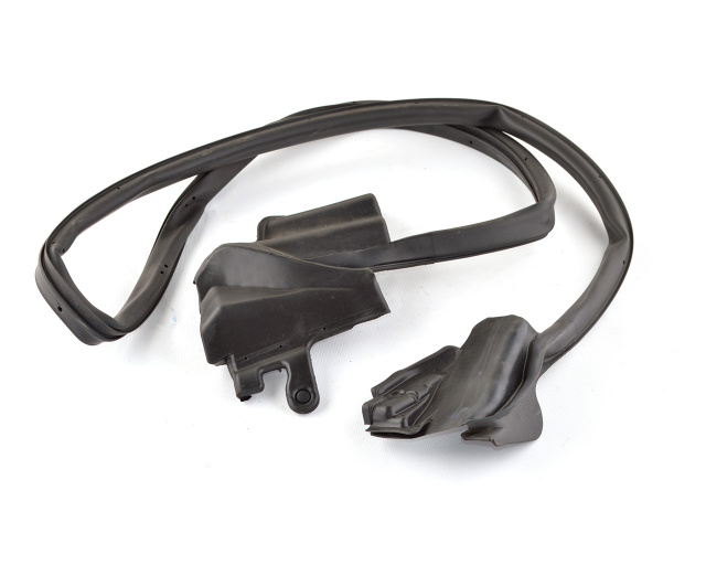 Уплотнитель двери передней левой, нижний TESLA MODEL S,SR