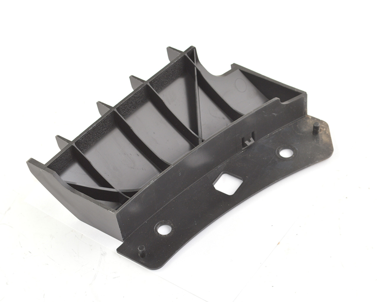 Крепление переднего бампера верхнее левое TESLA MODEL 3 Крепление переднего бампера верхнее левое TESLA MODEL 3