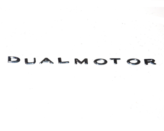 Эмблема крышки багажника DUAL MOTOR TESLA MODEL 3 147457200A Эмблема крышки багажника DUAL MOTOR TESLA MODEL 3 147457200A