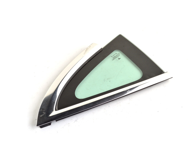 Стекло задней четверти левое TESLA MODEL 3