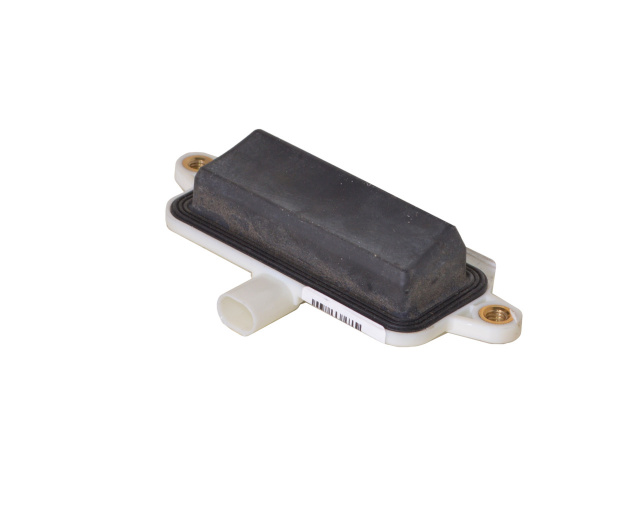 Кнопка открытия крышки багажника Tesla Model X 1055631-00-B