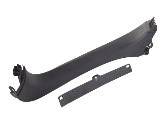 Накладка двери багажника  правая TESLA MODEL X 1037902-00-G 1037902-00-E