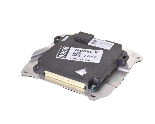 Блок контроля передней левой двери TESLA MODEL X 1037222-00-F / 1037222-00-E
