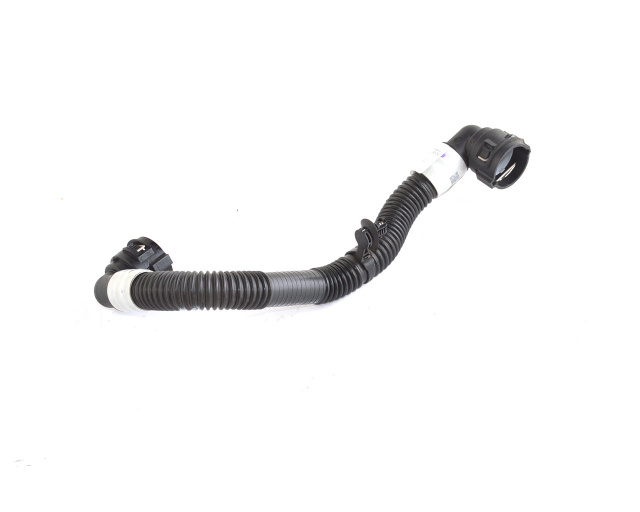 Патрубок от расширительного бачка к радиатору TESLA MODEL 3