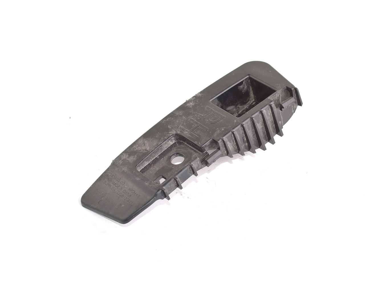 Кронштейн крепления заднего бампера центральный правый TESLA MODEL 3