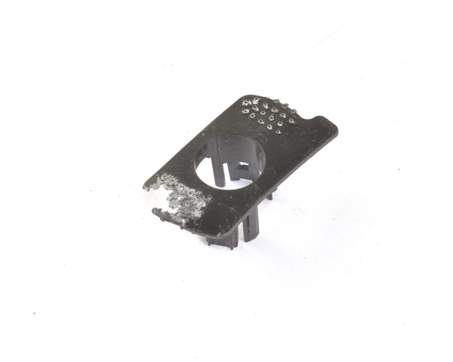 Кронштейн парктроника переднего бампера S1 TESLA MODEL 3 Кронштейн парктроника переднего бампера S1 TESLA MODEL 3