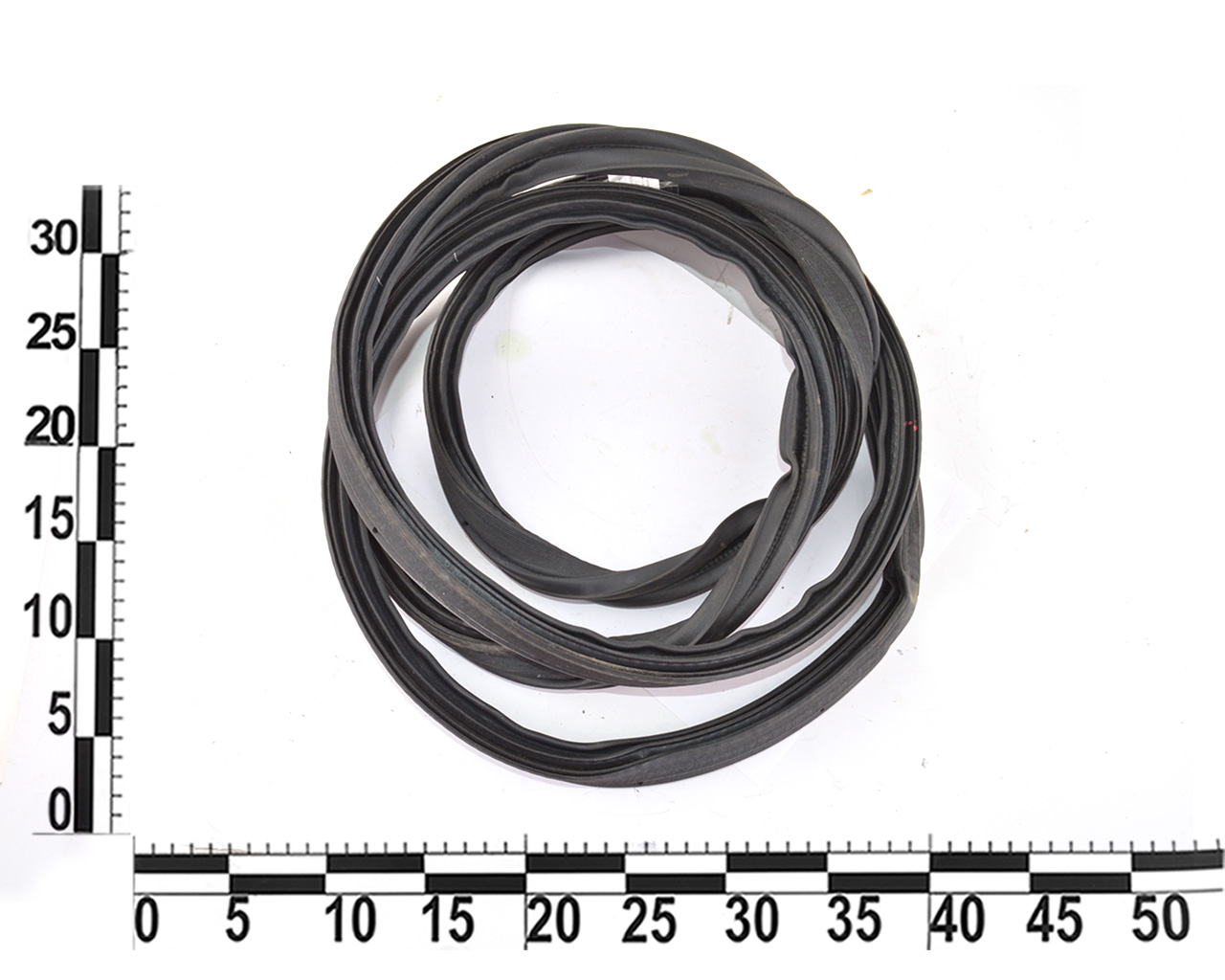 Уплотнитель проема багажника Nissan Leaf 2018