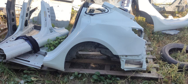 Четверть задняя левая (белая поврежденная) TESLA MODEL 3 1073677-S0-A