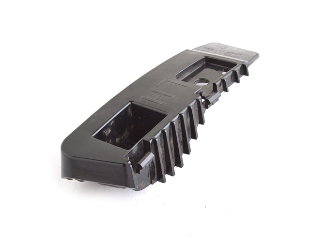 Кронштейн заднего бампера центральный левый (маленький) (новый оригинал) TESLA MODEL 3