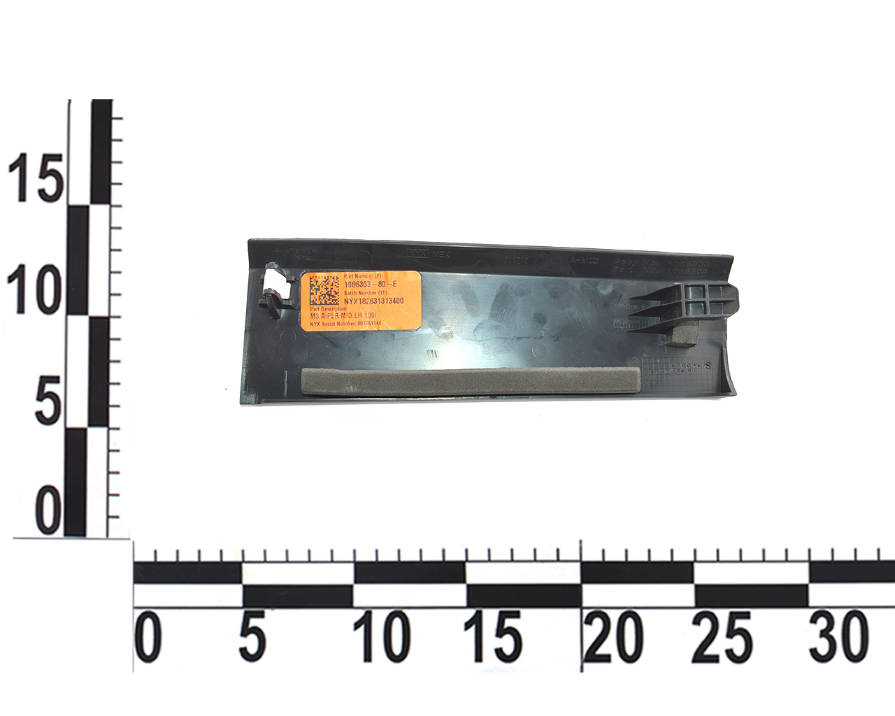 Накладка проема передней двери средняя левая TESLA MODEL 3
