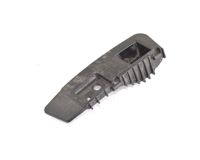 Кронштейн крепления заднего бампера центральный правый (маленький) TESLA MODEL 3