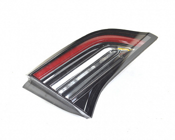 Фонарь задний левый внутренний в крышку багажника TESLA MODEL 3