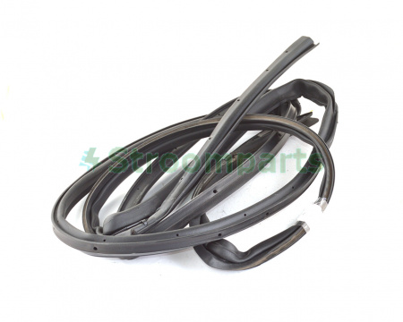 Уплотнитель двери задний правый  по периметру Nissan Leaf 2018