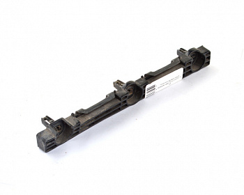 Кронштейн накладки порога передняя левая TESLA MODEL S, SR