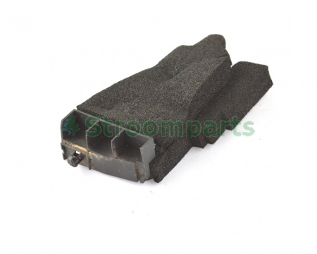 Уплотнитель переднего левого крыла Nissan Leaf 2018