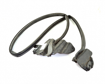 Уплотнитель двери передней правой, нижний TESLA MODEL S,SR