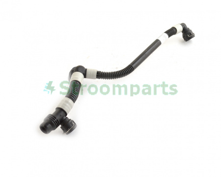 Патрубок трубопровода батарей передний левый TESLA MODEL 3