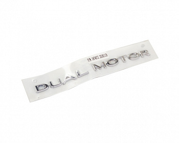 Надпись на крышке багажника DUAL MOTOR TESLA MODEL 3