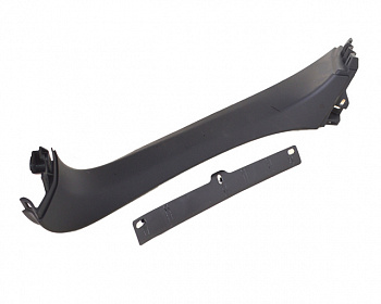 Накладка двери багажника  правая TESLA MODEL X 1037902-00-G 1037902-00-E