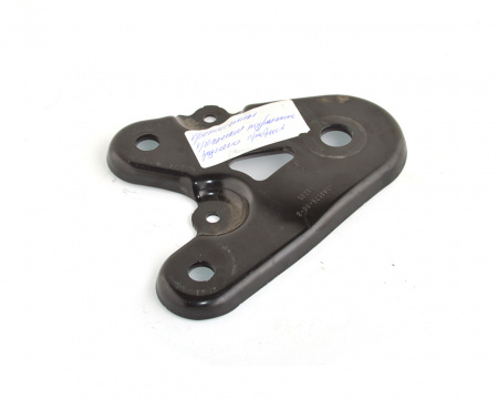 Кронштейн подрамника задний правый TESLA MODEL 3