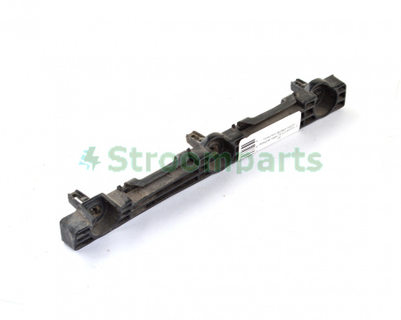 Кронштейн накладки порога передняя левая TESLA MODEL S, SR