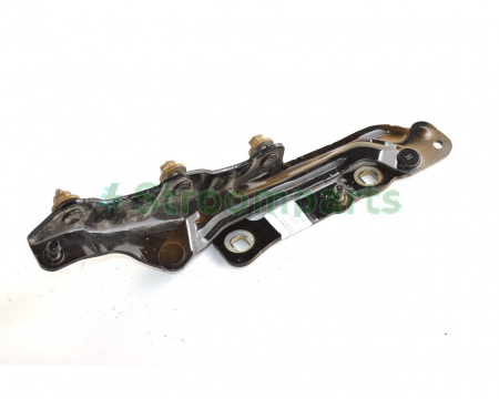 Петля крышки багажника правая TESLA MODEL 3