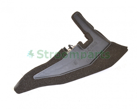 Верхний изолятор переднего крыла правый Nissan Leaf 2018