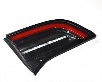 Фонарь задний левый внутренний в крышку багажника TESLA MODEL Y 1502088-00-B