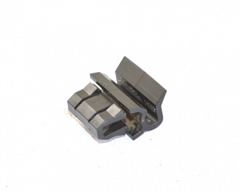 Клипса крепления переднего багажника (корыто) к крылу TESLA MODEL 3