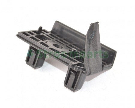 Кронштейн крыла маленький правый TESLA MODEL 3